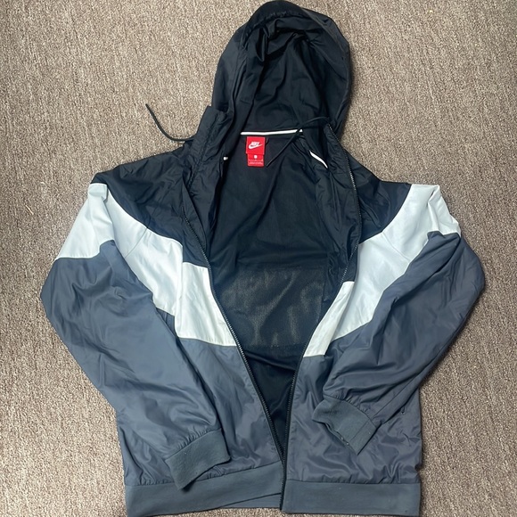 Nike Windbreaker With Back Print In Black AJ1396-010. Size Large - Picture 2 of 7